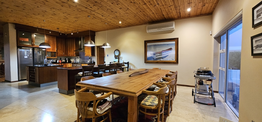 5 Bedroom Property for Sale in Middedorp Western Cape